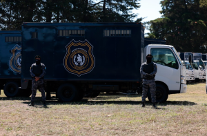 Entrega de camiones para traslado de privados de libertad. / Foto: Alex Jacinto.