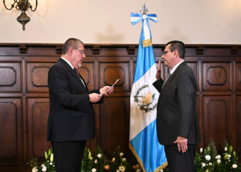 Presidente juramenta a Gabriel Estuardo García Luna como fiscal general y Jefe del Ministerio Público. / Foto: Gobierno de Guatemala.