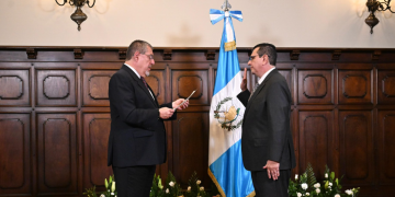 Presidente juramenta a Gabriel Estuardo García Luna como fiscal general y Jefe del Ministerio Público. / Foto: Gobierno de Guatemala.