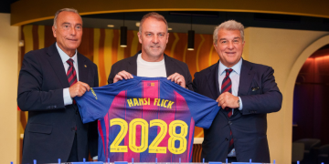 Hansi Flick renueva con el Barcelona hasta 2028