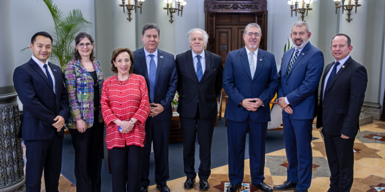 Presidente conoce proyectos de cooperación para reducir la pobreza y seguridad alimentaria
