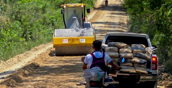 Avanzan trabajos en mejoramiento vial de San Andrés, Petén. / Foto DGC.