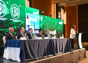 Autoridades, expertos y representantes del sistema financiero apoyan aprobación de la Ley contra el lavado de dinero