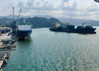 Buques colisionan en puerto Santo Tomás de Castilla./Foto: Ejército de Guatemala.