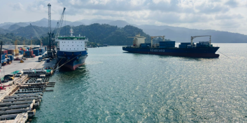 Buques colisionan en puerto Santo Tomás de Castilla./Foto: Ejército de Guatemala.