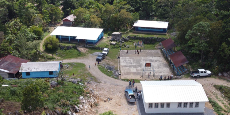 Módulo prefabricado brinda un nuevo espacio a estudiantes de San Pedro Carchá, Alta Verapaz./Foto: UCEE.