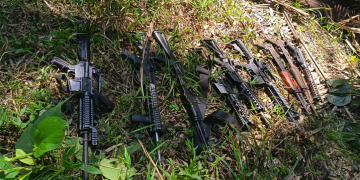 Incautan fusiles de grueso calibre durante operativo en Las Cruces, Petén./Foto: Ejercito.