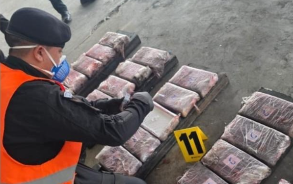 Incautan 125 paquetes de cocaína valorada en más de 20 millones de quetzales./Foto: PNC.