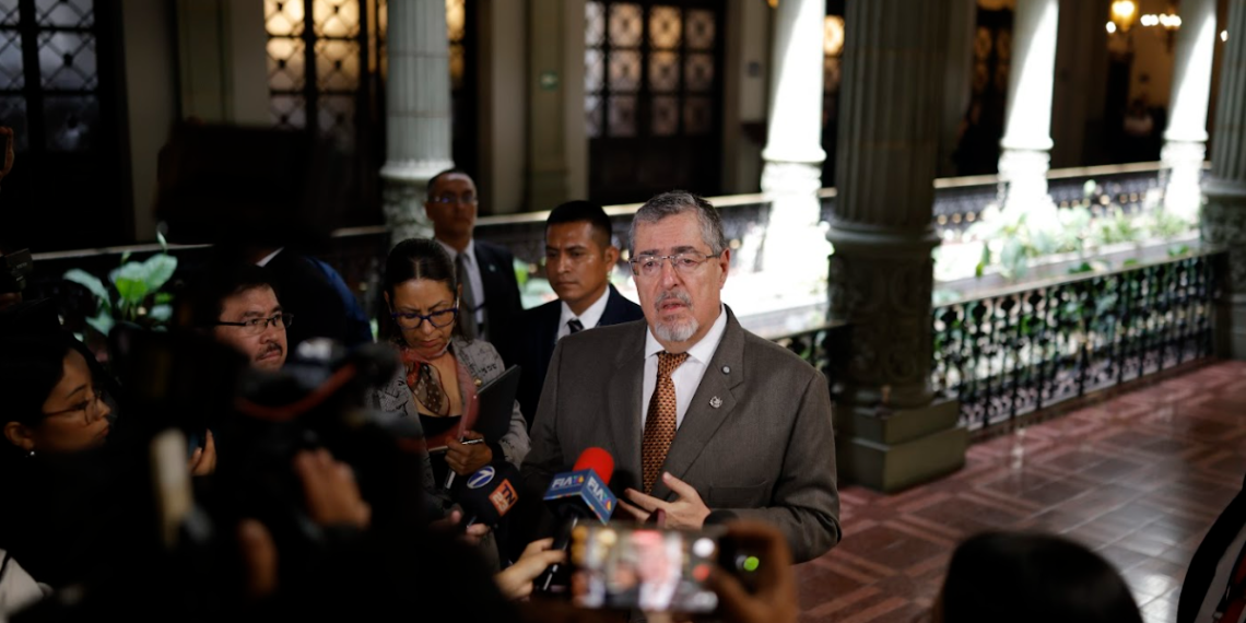 Presidente Bernardo Arévalo en conferencia de prensa.