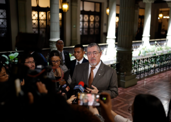 Presidente Bernardo Arévalo en conferencia de prensa.