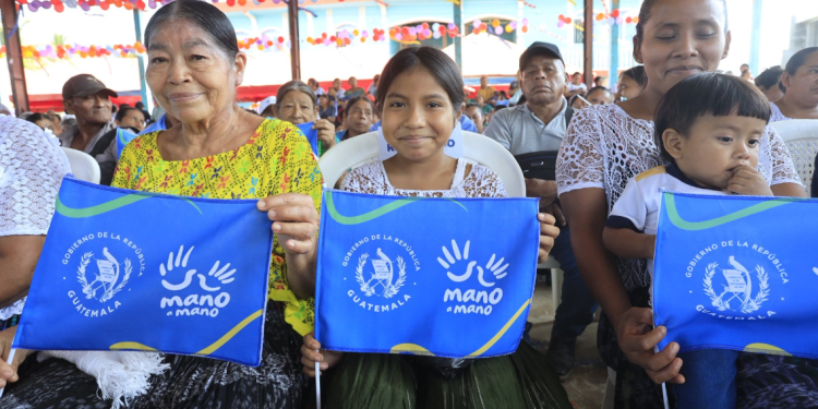 Familias de Panzós se benefician con el Bono Social./Foto: Mides.