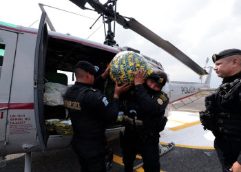 El decomiso corresponde a 117 kilos de cocaína localizados en un narcolaboratorio desmantelado el pasado martes. / Foto: Alex Jacinto.