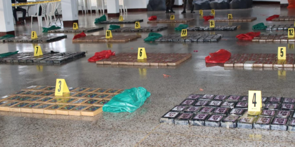 Cargamento de 800 paquetes de cocaína fue incautado./Foto: PNC.
