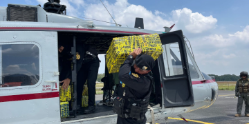 Trasladan cargamento de cocaína del puerto San José a las bodegas de SGAIA en la capital./Foto: PNC.