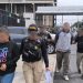 Investigadores de la DEIC conducen a dos de los detenidos en allanamientos.