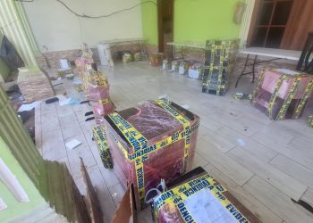 Durante el operativo en narcolaboratorio se encontraron bultos con droga ya empacada.