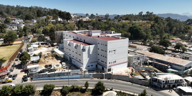 El Ministerio de Salud avanza con el equipamiento del Hospital Regional de Sololá.