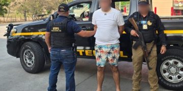 Autoridades policiales capturan al extraditable número 26 del 2026.