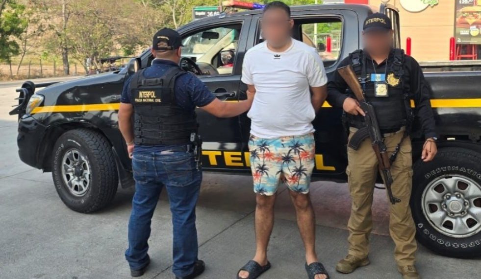 Autoridades policiales capturan al extraditable número 26 del 2026.