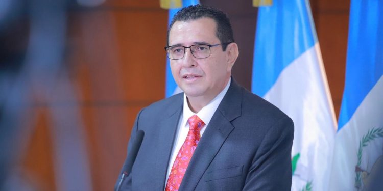 El nuevo fiscal general, Gabriel García Luna, durante la primera conferencia de prensa en el Ministerio Público. Foto: MP en X