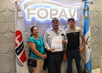 Fopavi entregó certificados de subsidio habitacional a familias de Palencia./Foto: Fopavi.