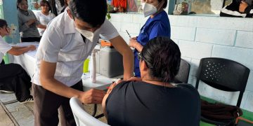 SBS y MSPAS desarrollan jornada de vacunación en Mixco./Foto: SBS.