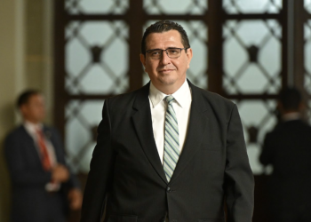 El nuevo fiscal general, Gabriel Estuardo García Luna, asume entre celebraciones ciudadanas. /Foto: archivo AGN