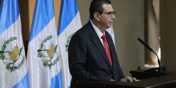 El nuevo fiscal general, Gabriel García Luna, durante la primera conferencia de prensa en el Ministerio Público.