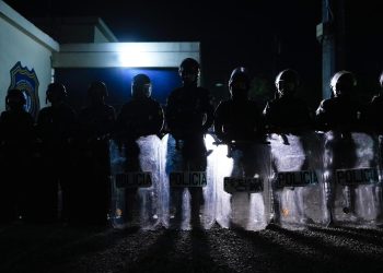 Equipos de seguridad desarrollan operativos en centro carcelario Renovación I. (Foto: Mingob)