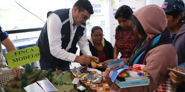 ExpoCAP acercó servicios y oportunidades a familias de Concepción Tutuapa. (Foto: IGM)