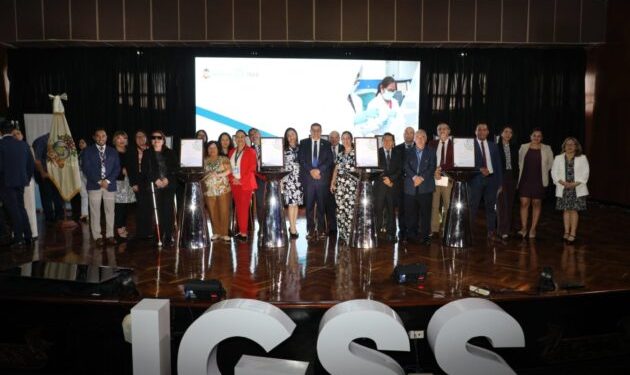 IGSS recibe certificaciones de buenas prácticas. / Foto: IGSS.