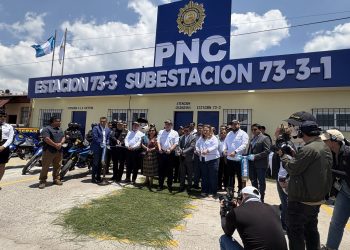 El ministro de Gobernación y el director General de la PNC inauguran estación y subestación policial en Tecpán, Chimaltenango.