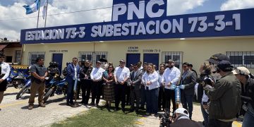 El ministro de Gobernación y el director General de la PNC inauguran estación y subestación policial en Tecpán, Chimaltenango.