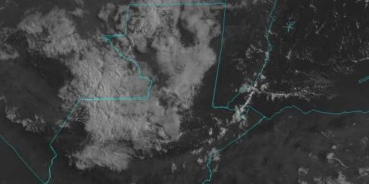 Sistema de alta presión se debilita y propicia entrada de humedad del sur del país, aunque persiste el calor en Petén, oriente y sur del país.