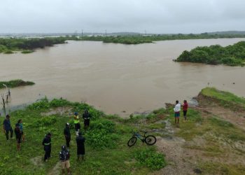 La imagen de archivo muestra inundaciones en una localidad de Ecuador.