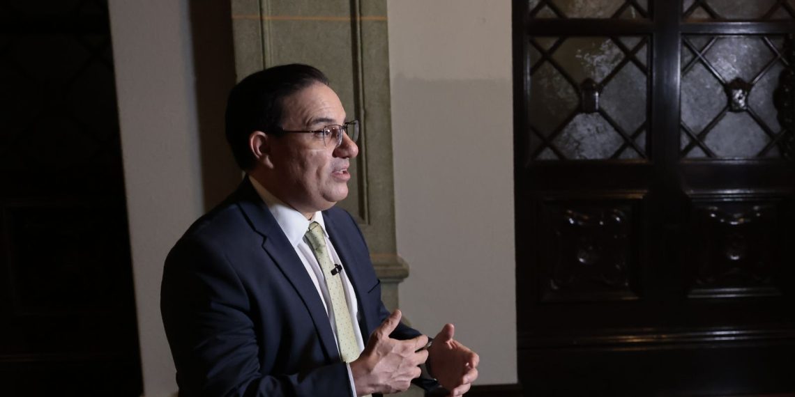 El ministro de Gobernación, Marco Antonio Villeda, habla sobre los objetivos y resultados de las requisas en cárceles.
