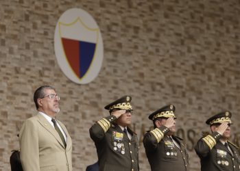 El presidente Bernardo Arévalo, durante la ceremonia de ascenso a seis generales de brigada. /Foto: Dickéns Zamora