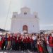 El presidente Bernardo Arévalo, junto a funcionarios y pobladores de Nebaj, Quiché, municipio declarado libre de pisos de tierra.