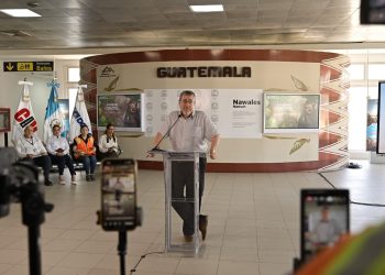 El presidente Bernardo Arévalo, durante La Ronda Departamental, en Petén.