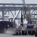 El precio del petróleo se redujo este miércoles hasta los 98.26 dólares por barril, por expectativas sobre posible acuerdo con Irán.