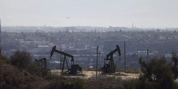 Cruce de ataques entre EE. UU. e Irán hacen que el petróleo de Texas abra al alza este jueves.