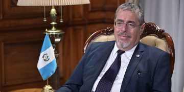 El presidente Bernardo Arévalo afirma en entrevista que terminó etapa de impunidad a estructuras político-criminales.