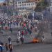 Manifestantes mantienen bloqueado el paso entre la capital de Bolivia y el interior del país.