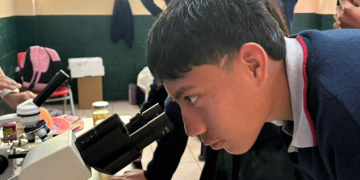 Estudiantes exploraron el mundo de la parasitología. (Foto: Senacyt)