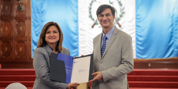 Vicepresidenta afirma que la inteligencia artificial debe abordarse con las reglas necesarias. (Foto: Analí Camey)