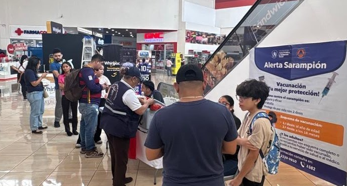 Ministerio de Salud acercó servicios de vacunación en centros comerciales, mercados y espacios públicos. (Foto: MSPAS)