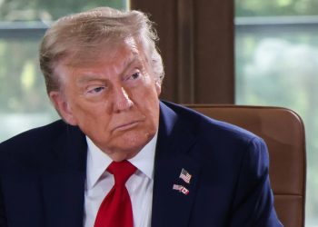 El presidete Donald Trump de EE. UU., urge a Irán llegar a un acuerdo para poner fin al conflicto,