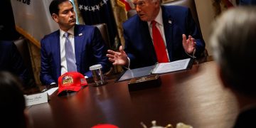 El presidente de EE. UU., Donald Trump, se reunió con su equipo de crisis para tomar una decisión sobre el conflicto con Irán.