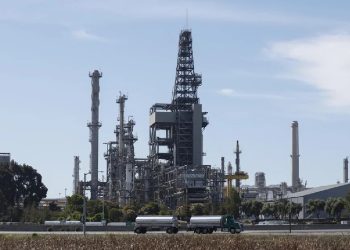 El precio del petróleo se redujo más de 7 % hasta los 95 dólares el barril, ante un posible acuerdo con Irán.
