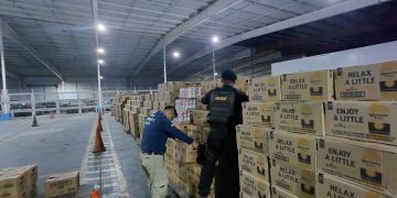 Decomisan bebidas embriagantes de contrabando. / Foto: PNC.